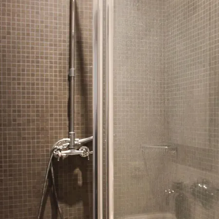 Beautiful Spacious In The Heart Of Apartment *